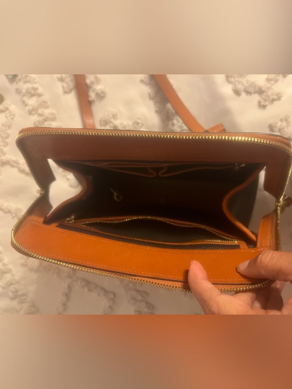 vintage 1990s Dooney & Bourke All-Weather Leather (AWL) Carpet Bag
Black/Tan - Picture 4 of 8